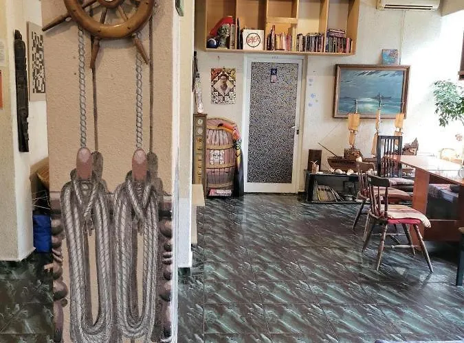 哟嗬旅舍 瓦爾納